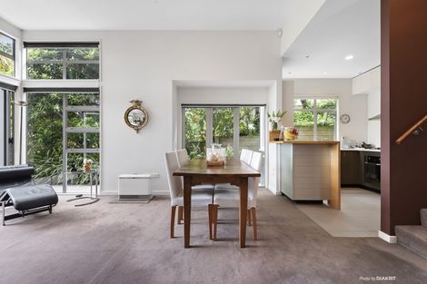 Photo of property in 94a Onslow Road, Khandallah, Wellington, 6035