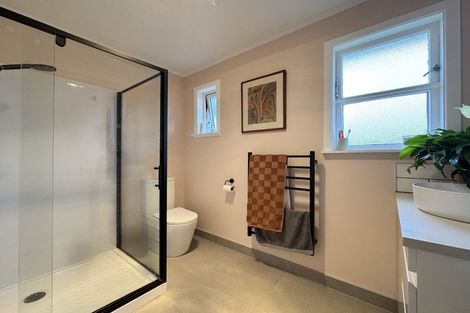 Photo of property in 10 Birdwood Road, Swanson, Auckland, 0612