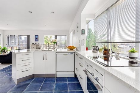 Photo of property in 48 Karewa Parade, Papamoa Beach, Papamoa, 3118