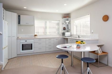 Photo of property in 2/30 Uxbridge Road, Mellons Bay, Auckland, 2014