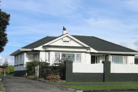 Photo of property in 30 Bradbury Road, Botany Downs, Auckland, 2010