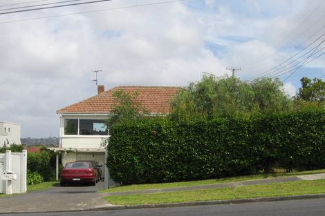Photo of property in 1/160 East Coast Road, Forrest Hill, Auckland, 0620
