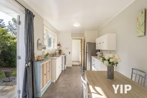 Photo of property in 10 Turville Crescent, Newlands, Wellington, 6037