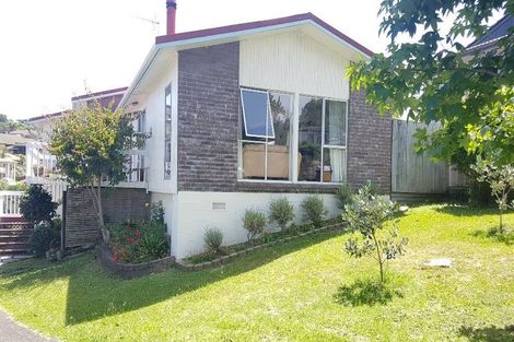 Photo of property in 38 Deverell Place, Northcross, Auckland, 0632