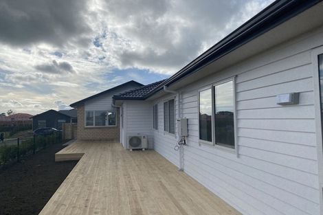 Photo of property in 51 Twin Parks Rise, Papakura, 2110