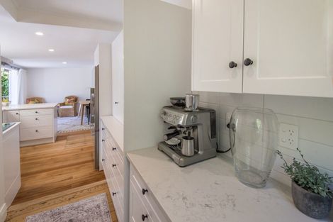 Photo of property in 37 Kiwi Road, Stanley Point, Auckland, 0624