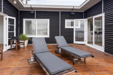 Photo of property in 1104 Whangaparaoa Road, Tindalls Beach, Whangaparaoa, 0930