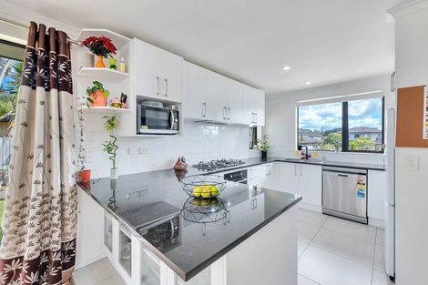 Photo of property in 20 Misty Valley Drive, Henderson, Auckland, 0612