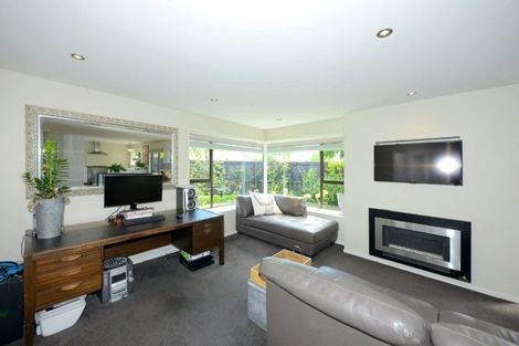 Photo of property in 94 Apsley Drive, Avonhead, Christchurch, 8042
