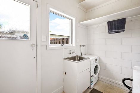 Photo of property in 27 Howden Road, Fairfield, Hamilton, 3214