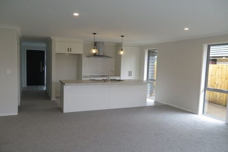 Photo of property in 16 Kahawai Place, Omokoroa, 3114
