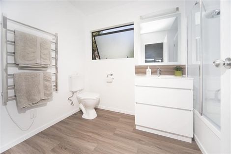 Photo of property in 2/8 Fuchsia Place, Birkdale, Auckland, 0626