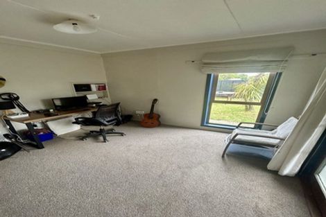 Photo of property in 17 Shrimpton Road, Haumoana, 4102