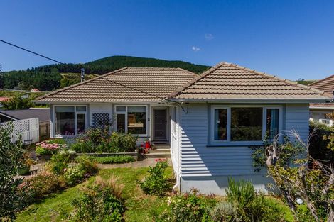 Photo of property in 18 Coates Street, Tawa, Wellington, 5028