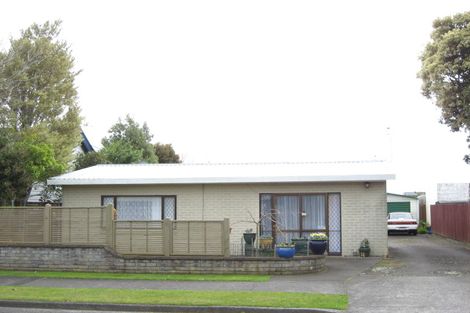 Photo of property in 2/5 Hawea Street, Merrilands, New Plymouth, 4312