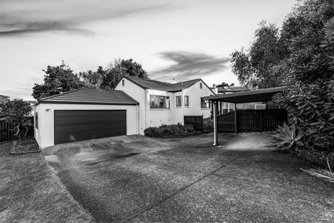 Photo of property in 9 Queen Natalie Place, Massey, Auckland, 0614