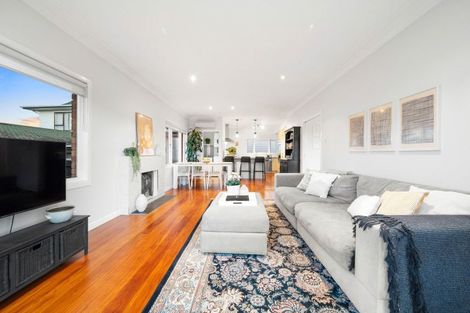 Photo of property in 20 Bradbury Road, Botany Downs, Auckland, 2010