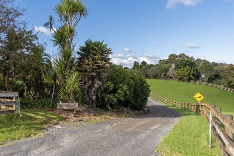 Photo of property in 384 Clifton Road, Whitford, Howick, 2571