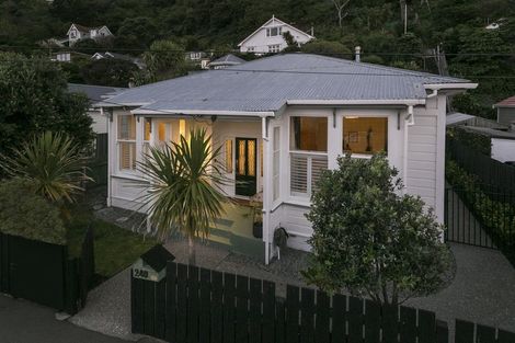 Photo of property in 240 Sutherland Road, Lyall Bay, Wellington, 6022