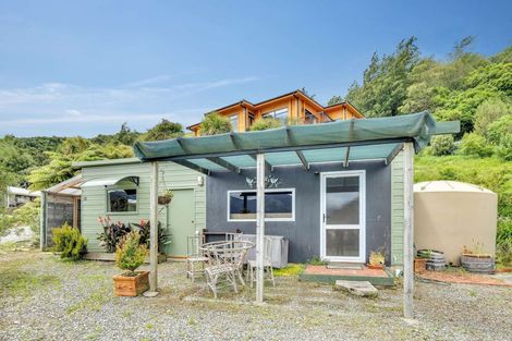 Photo of property in 127 Queen Charlotte Drive, Havelock, Picton, 7281