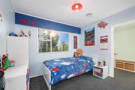 Photo of property in 96 Millbrook Road, Sunnyvale, Auckland, 0612