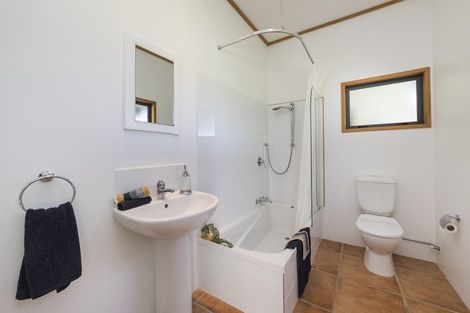 Photo of property in 32 Schnell Drive, Kelvin Grove, Palmerston North, 4414