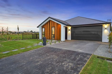 Photo of property in 8 Millhaven Place, Casebrook, Christchurch, 8051