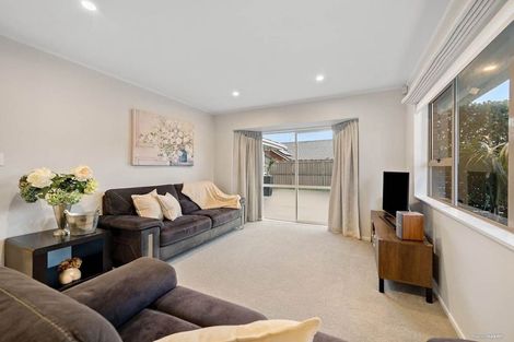 Photo of property in 1/14 Kallaroo Place, Botany Downs, Auckland, 2010