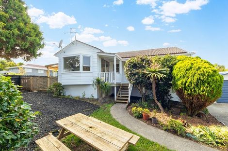 Photo of property in 1 Pahi Place, West Harbour, Auckland, 0618