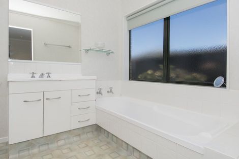 Photo of property in 3 Evergreen Glade, Papamoa Beach, Papamoa, 3118