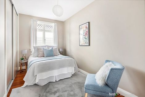 Photo of property in 74 Northland Road, Northland, Wellington, 6012