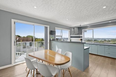 Photo of property in 21 Chelsea View Drive, Chatswood, Auckland, 0626