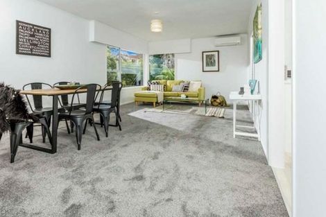 Photo of property in 2/8 Tobruk Crescent, Milford, Auckland, 0620