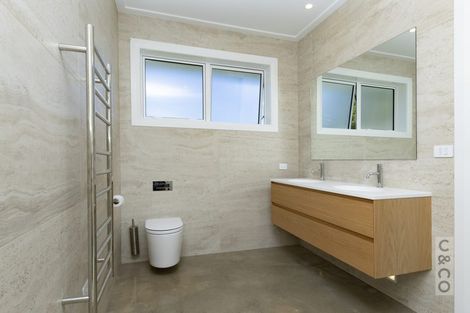 Photo of property in 88 Taupaki Road, Taupaki, Henderson, 0782