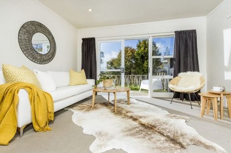 Photo of property in 1/1 Hatherlow Street, Glenfield, Auckland, 0629