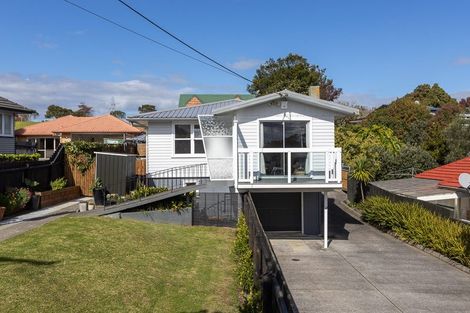 Photo of property in 58 Vodanovich Road, Te Atatu South, Auckland, 0610