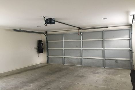 Photo of property in 8a The Rosebowl, Sunnyhills, Auckland, 2010