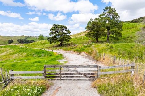 Photo of property in 215c Heatley Road, Whakapirau, 0583