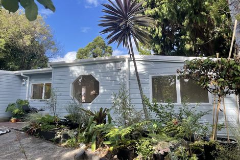 Photo of property in 60 Kauri Point Road, Laingholm, Auckland, 0604