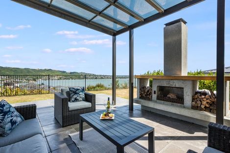 Photo of property in 34 Waitaria Terrace, Aotea, Porirua, 5024