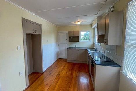 Photo of property in 12 Gill Avenue, Te Atatu Peninsula, Auckland, 0610