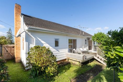 Photo of property in 1/516 Glenfield Road, Bayview, Auckland, 0629