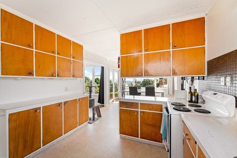 Photo of property in 10 Tirowhanga Road, Paremata, Porirua, 5024