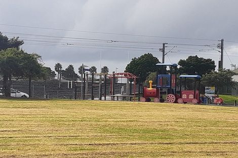 Photo of property in 2 Lockington Avenue, Henderson, Auckland, 0612