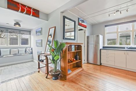 Photo of property in 178a High Street, Oxford, 7430