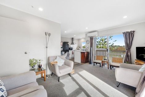 Photo of property in 11 Evelyn Road, Cockle Bay, Auckland, 2014