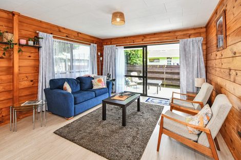 Photo of property in 2/29 Beach Road, Pahurehure, Papakura, 2113