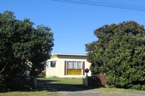 Photo of property in 10 Mahoe Street, Otaki Beach, Otaki, 5512