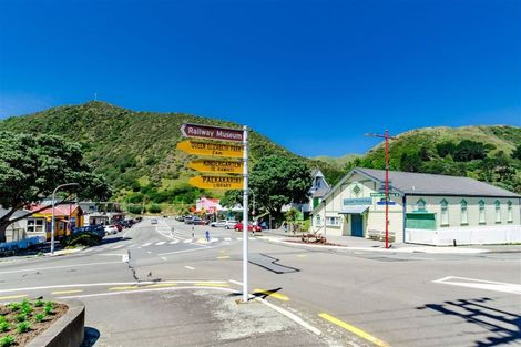 Photo of property in 27 Wellington Road, Paekakariki, 5034