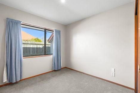 Photo of property in 8 Claverley Gardens, Avonhead, Christchurch, 8042